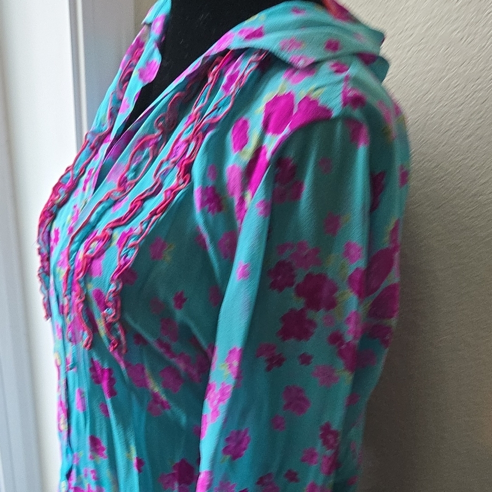Johnny Was, Floral Blue and Pink Two-Piece Outfit.  Silk Set. - Picture 5 of 6